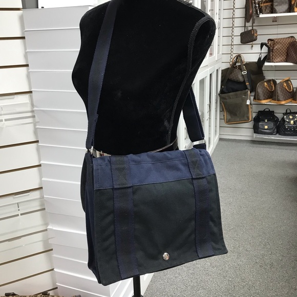 Hermes Handbags - HERMES BLUE FOURRE TOUT VASSUS MESSENGER